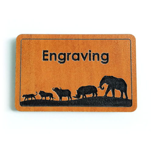 Personalised fridge magnet with engraved Big 5 animal strip – rustic wooden wildlife-themed gift